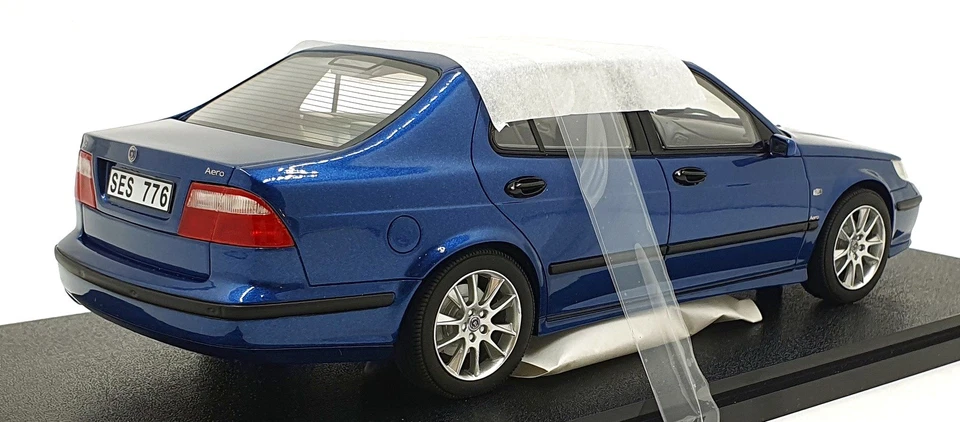 Resina Cult escala 1/18 CML198-3 - 1997-2005 SAAB 9-5 Turbo Aero Cosmic Blue Pearl Foto 2 de 4