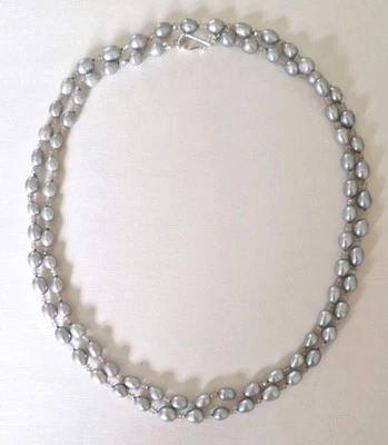 Hellgraue  Perlen  Kette 100 cm lang Lüster AAA Qualität mit Nude Zirkonen. - Bild 1 von 4