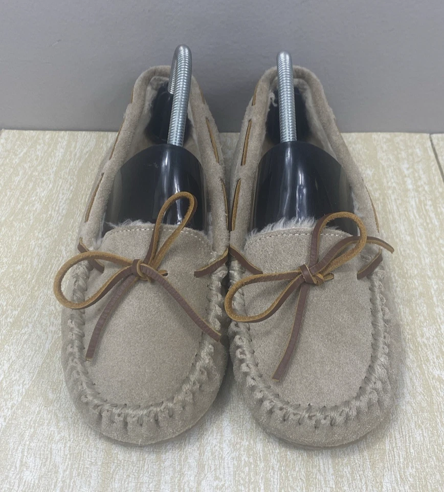 Minnetonka size 9 W Moccasins slipper   soft Suede Leather - Image 2 of 4