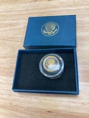 KAPPYS   PRESIDENT BILL CLINTON LAPEL PIN IN BOX  CL48