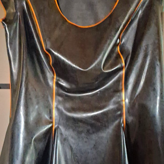 Latex Top/ Bluse Schwarz/Orange Latexanzug mit Zierstreifen Größe XL