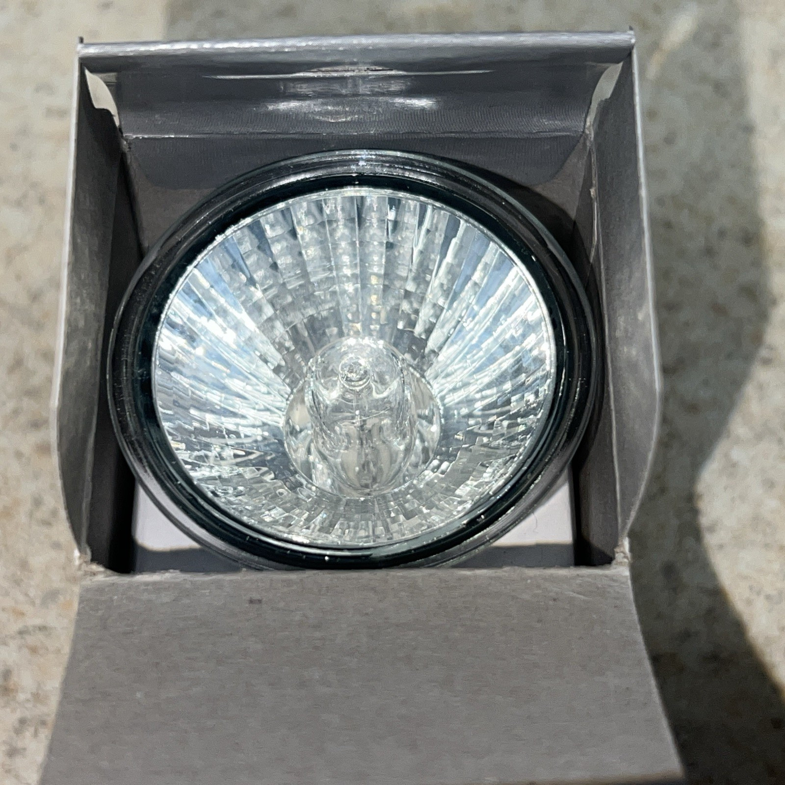 One (1) Sunlite Manufacturing Halogen Bulb MR 16 50 Watt. Free Shipping