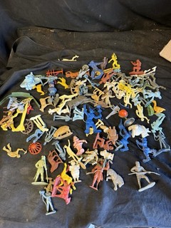 85 Marx & Other Soldiers Army Men Cowboys Spacemen Nice Lot Collection