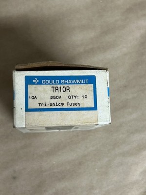 Lot of 7 Gould Shawmut TR10R 250V 10A Tri-onic Time Delay Fuses
