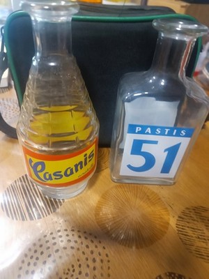 Konvolut von zwei Karaffen Pastis 51 und Casanis