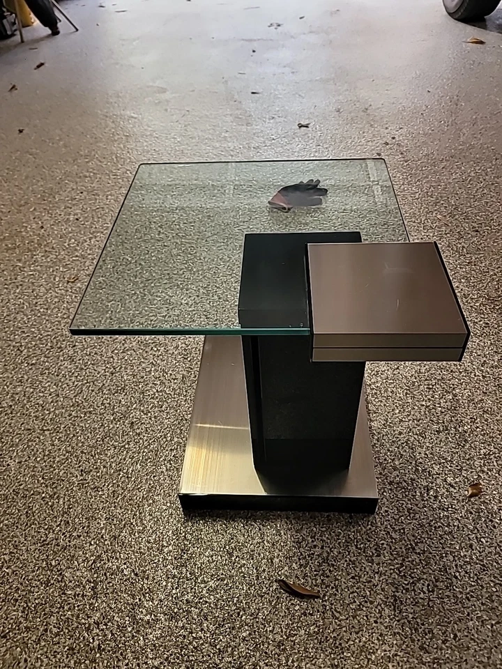 Mesa de centro moderna minimalista de vidrio para espacio pequeño Foto 4 de 4