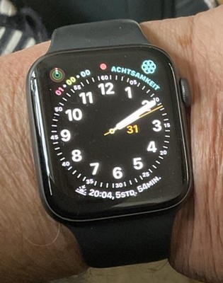 Apple Watch Series 6 44 mm Aluminiumgehäuse - Space Grau mit Sportarmband in...