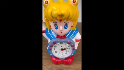 Rare Vintage Anime Sailor Moon / Venus Talking Alarm Clock w/ Scepter - Works! - Video 1 von 1