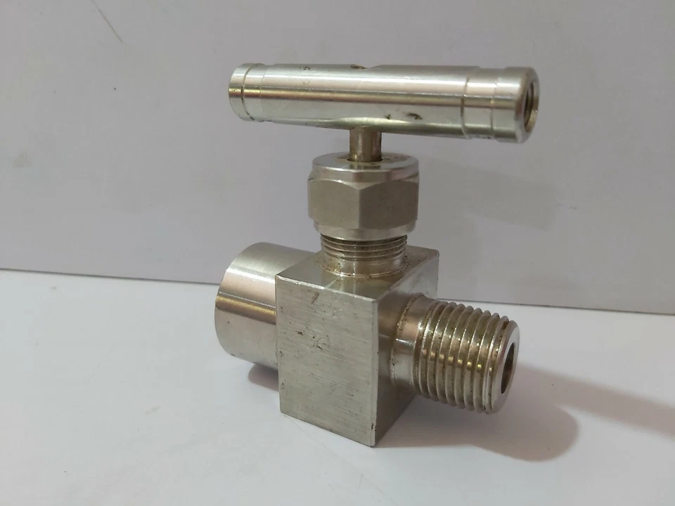 SWAGELOK SS-26VM8-F8 NEEDLE VALVE 6000-PSI SS26VM8F8 - Image 2 of 2