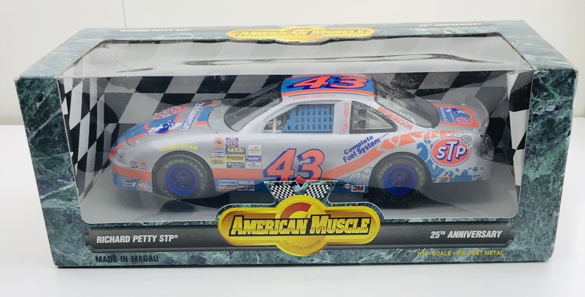 American Muscle Richard Petty 43 STP Anniversary 1/18 NASCAR