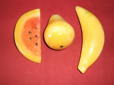 Stein / Marmor / Alabaster Früchte - 1 Banane, 1 Scheibe Wassermelone & 1 Birne