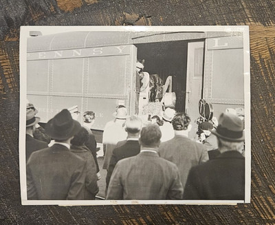 1934 Press Photo - Hall of Famer Twenty Grand Arrives at Santa Anita by Train