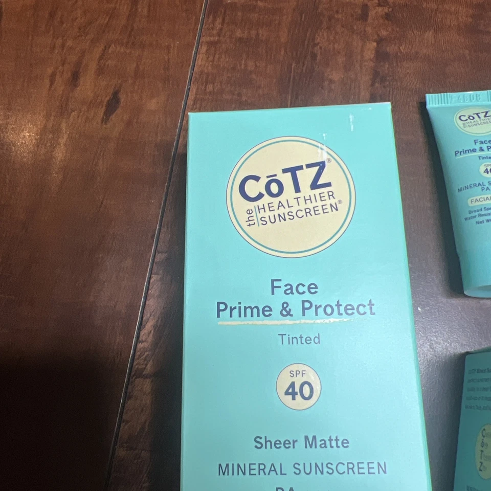 Bundle COTZ Face Prime & Protect Tinted Mineral Sunscreen & Facial Primer SPF 40 - Image 3 of 4