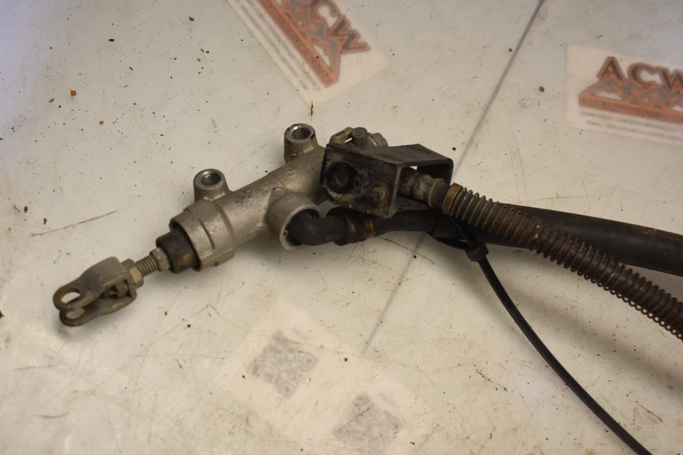 Cilindro maestro de freno trasero 622 1999 Kawasaki Ninja ZX11 Zx-11 Zx 11 1100 Foto 3 de 4