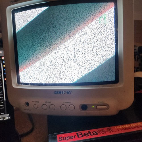 Vintage Sony Trinitron Color TV 9” KV-9PT40 W/ OEM Remote - Picture 2 of 9