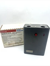 R8182D1079 Honeywell protectorelay control oil burner hydronic boiler UNTESTED