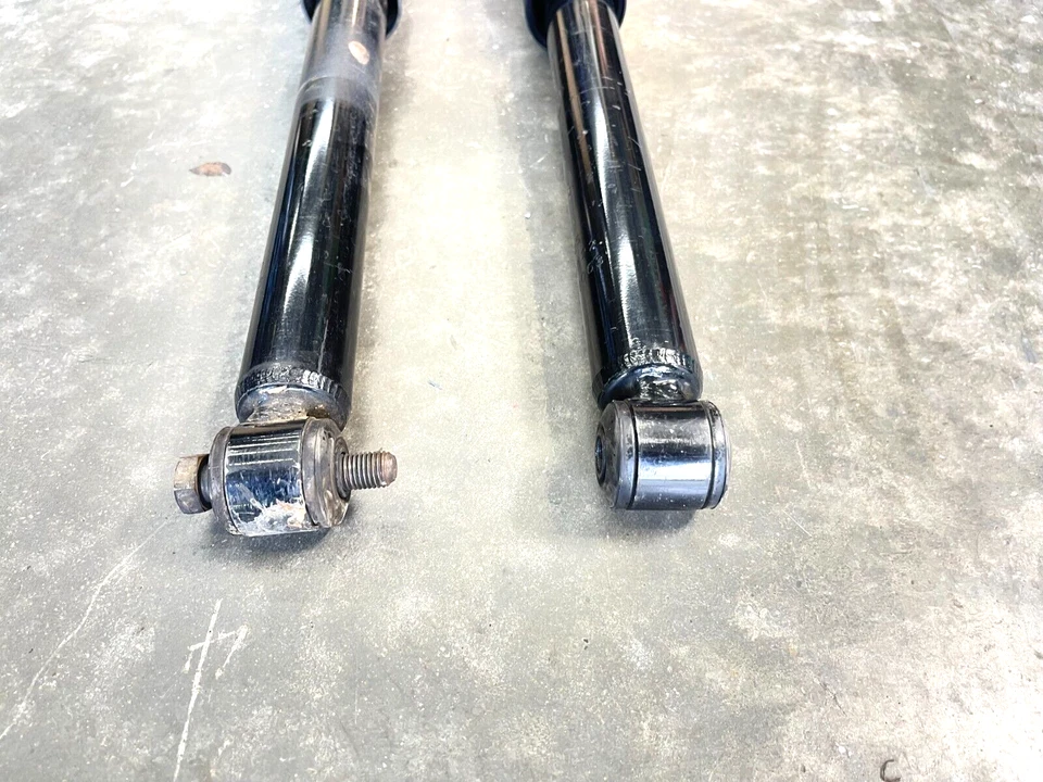 01-06 JUEGO AMORTIGUADOR PUNTAL SUSPENSIÓN TRASERA IZQUIERDA Y DERECHA BMW 330ci 330i E46 LOTE FCS214 Foto 4 de 4