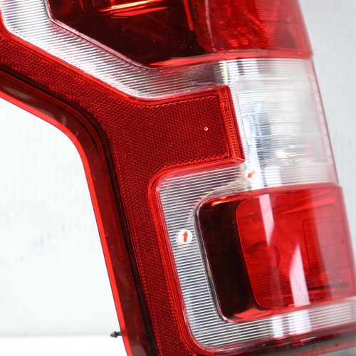 OMIX 12403.13 Driver Side Tail Light In Black For 91-97 Jeep Wrangler YJ & TJ Qu - Foto 2