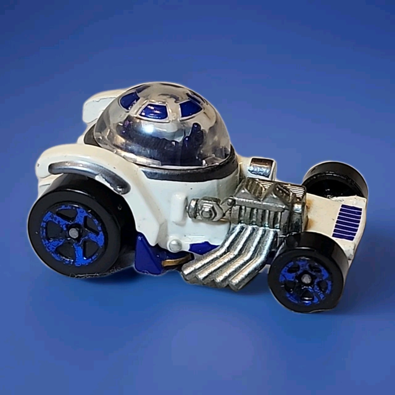 Hot Wheels Star Wars R2-D2 Car  Made In 2014 CGW37