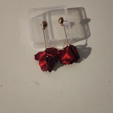 Red Flower Dangle Earrings Gold Tone Metal Stud Closure