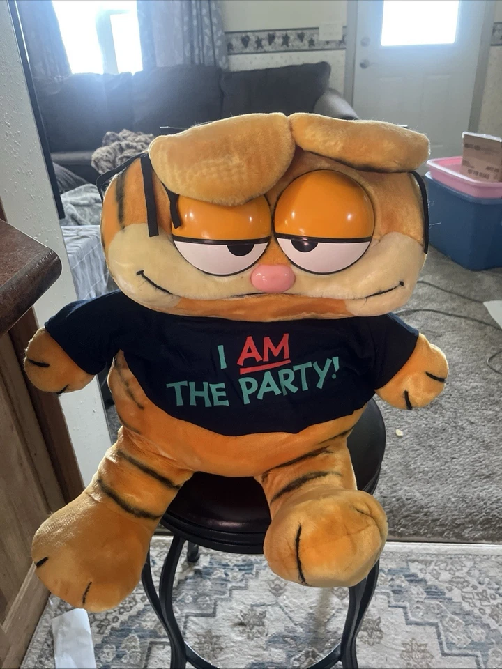 Vintage Jumbo Huge Garfield Plush w/ Shirt I Am The Party 80s Dakin HTF Rare 28" - Image 2 of 4