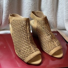 Womens VINCE CAMUTO REMMIE Brown leather strappy sandals / heels sz8.  5 preowned