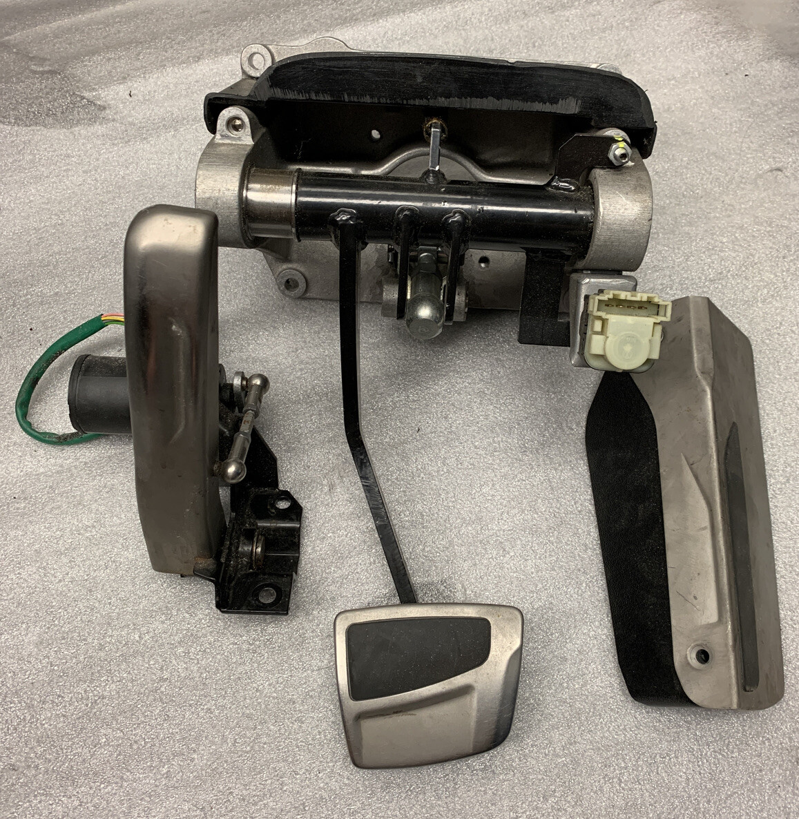 LAMBORGHINI MURCIELAGO LP640 BRAKE FLOOR PEDAL MOUNT ASSEMBLY - SET