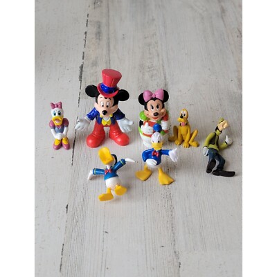 Disney Mickey Minnie Donald Daisy Pluto Goofy friends playset