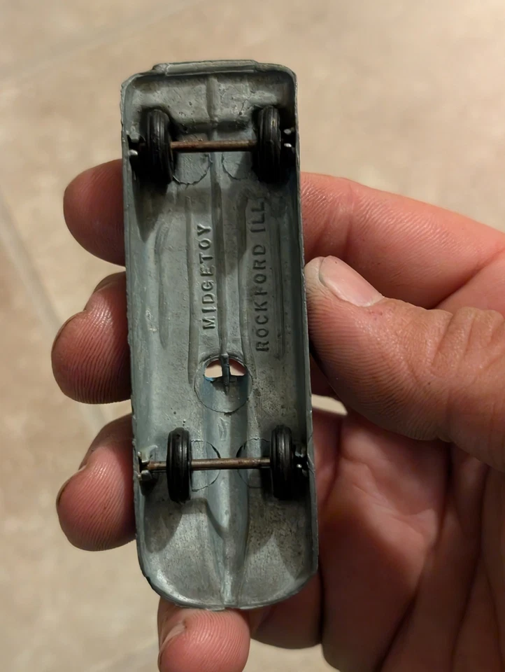 VINTAGE MIDGETOY GULF SPECIAL #11 PRESSED STEEL BONNEVILLE SALT FLATS RACE CAR - Image 4 of 4