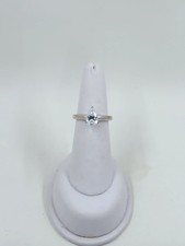 Anillo solitario Epifanía Diamonique pera 1,50 cttw circonita cúbica enchapado en platino
