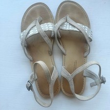 Cream and white TOMS flat sandals Women's 8,5 EUC