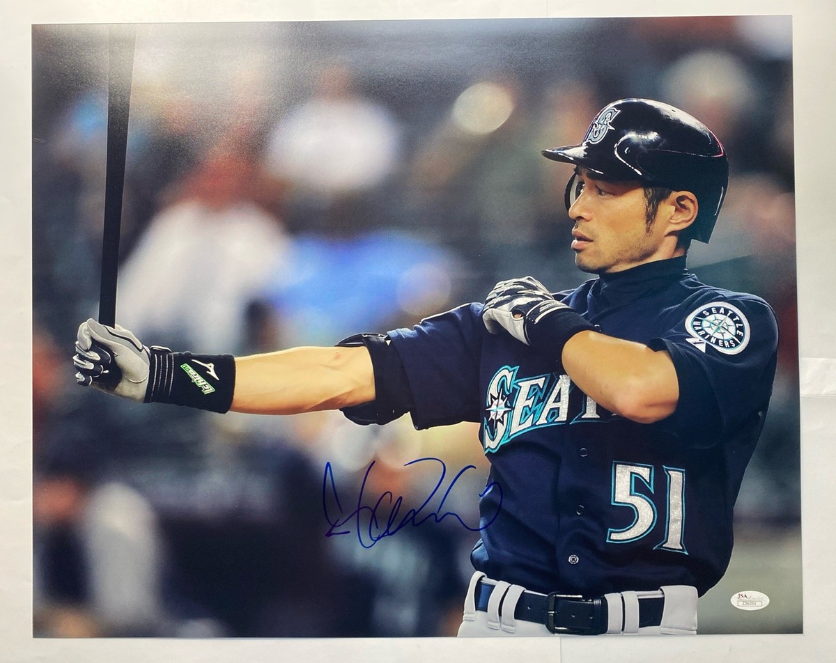ICHIRO SUZUKI Autographed Signed 16x20 Photo Picture Seattle