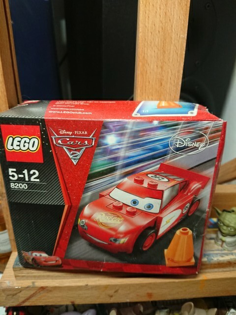 LEGO Disney Cars 8200 Flash McQueen Radiator Springs en boîte abîmée