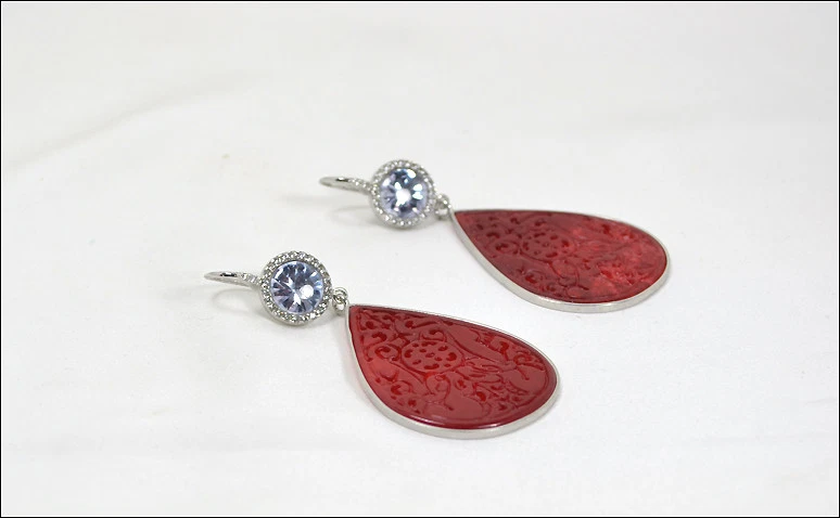 ORECCHINI IN ARGENTO 925 CON CORNIOLA PENDENTE E ZIRCONI BLU E BIANCHI AGHT 0401 - Immagine 2 di 3