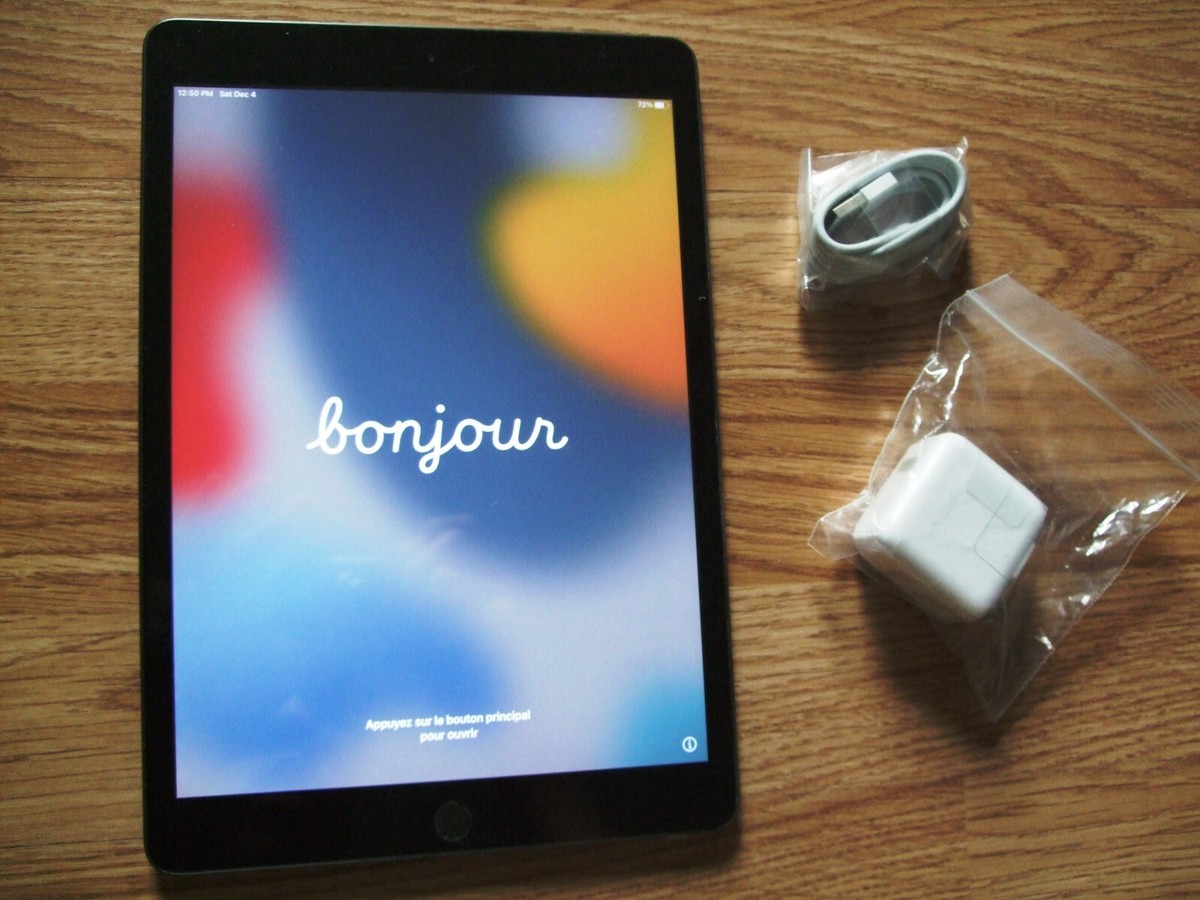 Apple iPad 8th Gen. 128GB, Wi-Fi, 10.2 in - Space Gray STILL HAS