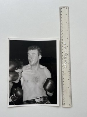 Ein Original Werbedruck von John 'Cowboy' McCormack, Boxer, Datum unbekannt.