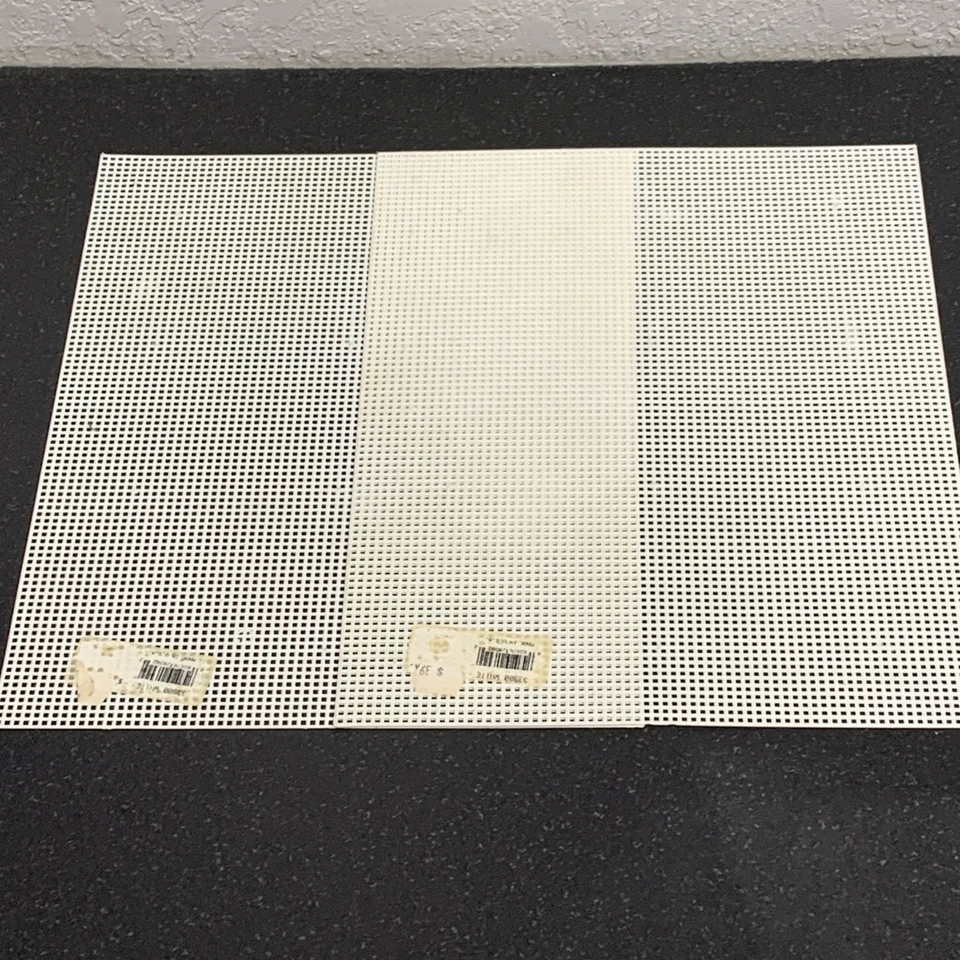 Large Lot Of 7 Mixed Plastic Darice Canvas Sheets. 5x 13.5x10.5, Circle, Purple - Image 4 of 4