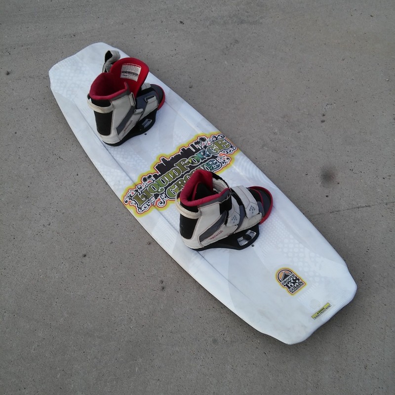 LIQUID FORCE  Groove 138 Collin Harrington  WAKEBOARD  2 x 43.4 w/ Foot Bindings