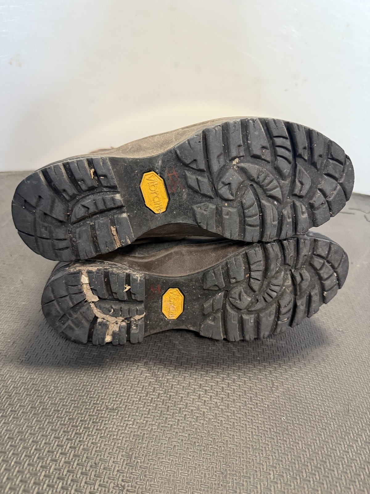 Chippewa Waterproof Leather Camo Hunting & Snake Boots Mens 9 D Vibram. ITALY