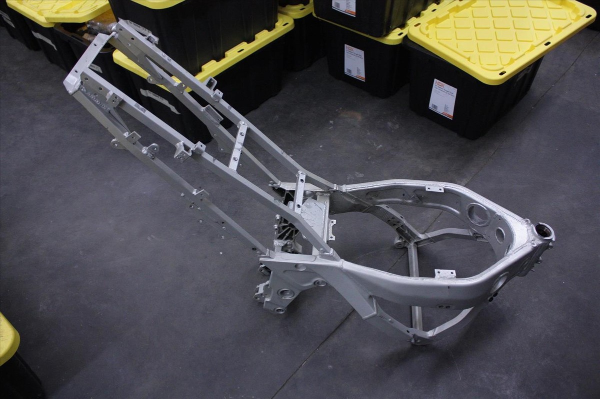 1998 KAWASAKI NINJA ZX 600 E MAIN FRAME CHASSIS SUBFRAME SUB RAIL