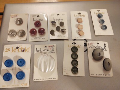 LOT OF 28 VINTAGE BUTTONS ON CARDS LA MODE/LAPETITE/LE CHIC