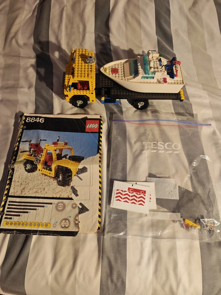 Vintage LEGO Technic 8846-B1 Flat Bed Truck + Lego 4011 Cabin Cruiser, photo 1 of 4