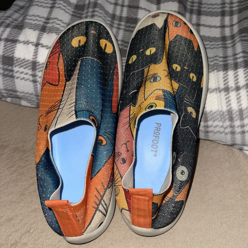 Cst/kitty  Slip-On Casual Shoes Stretch Upper/ Graphic Sz 10