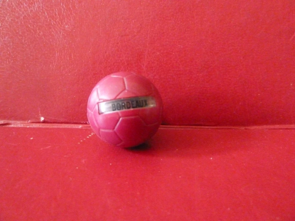 ANCIEN PIN'S FOOTBALL EQUIPE CHAMPIONNAT DE FRANCE. - Photo 1/1