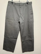 DOCKERS D3 CLASSIC FIT SIZE 32X29 Color GRAY