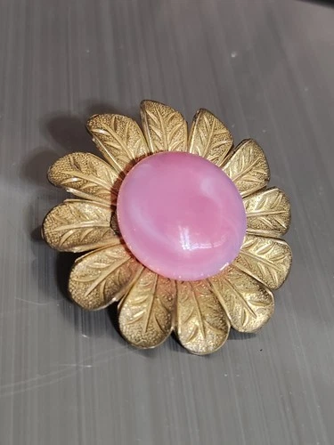 RARE Vintage MIRIAM HASKELL Gold 1950s Flower Brooch Pink Glass Cabochon Center