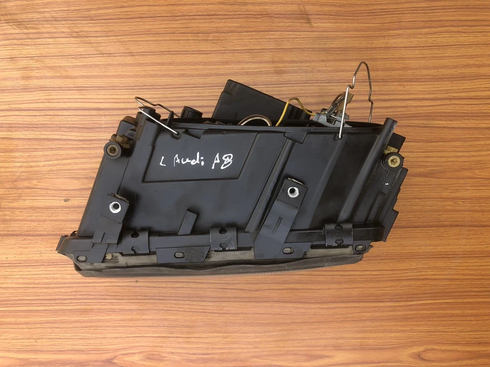 1995-1998 AUDI A8 S8 D2 Headlight Left Driver Side 1305235230 Foto 2 de 4