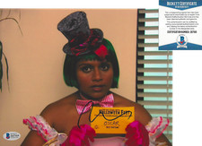 MINDY KALING SIGNED 'THE OFFICE' KELLY KAPOOR 8x10 PHOTO C BECKETT COA BAS