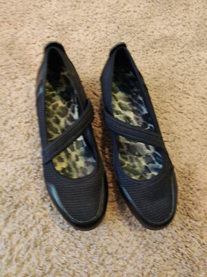 Yuu Wade Flat Black Shoes With Diagonal Strap Camolike Insoles Size 9.5M 