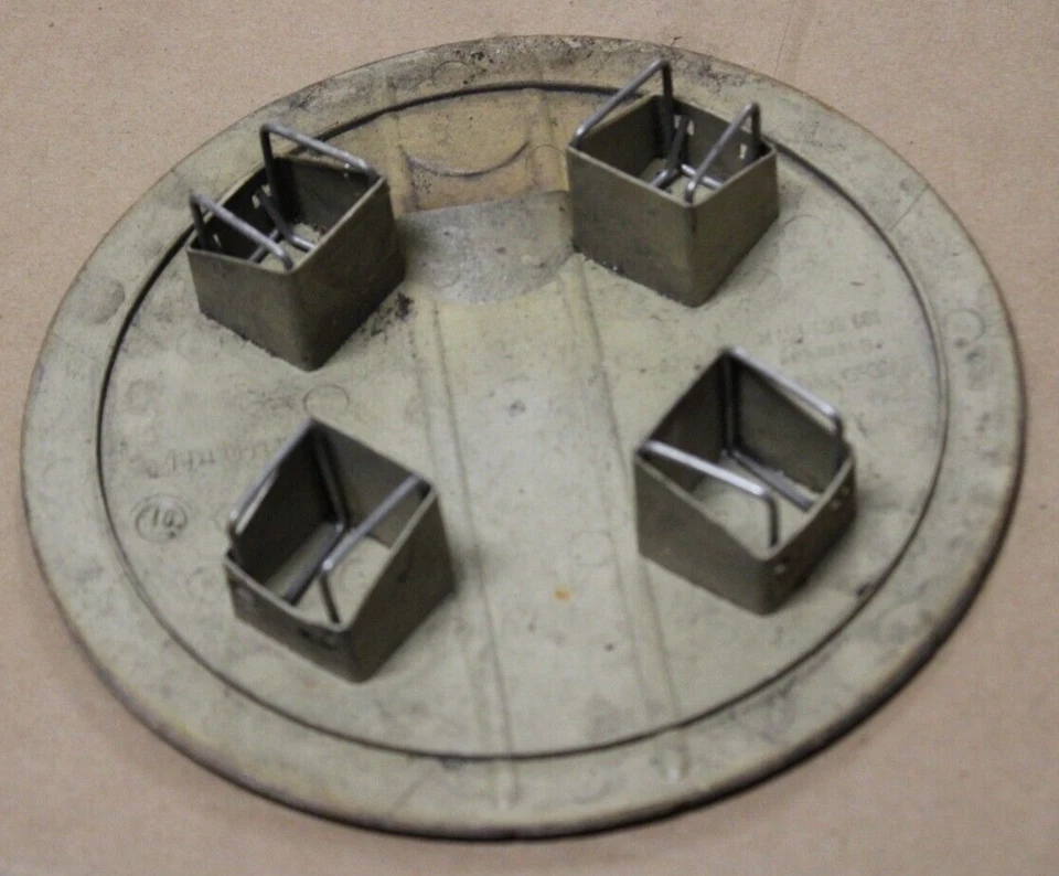 85-92 VW Cabriolet Golf Jetta Scirocco OEM Center Hub Cap 69652 13" 191601151B Foto 2 de 3